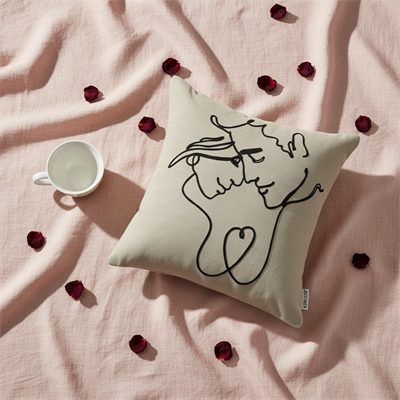  Aşk Temalı Punch İşlemeli 2li Kırlent Kılıfı 43x43 cm | Aşk Temalı Dekoratif Yastık Kılıfı