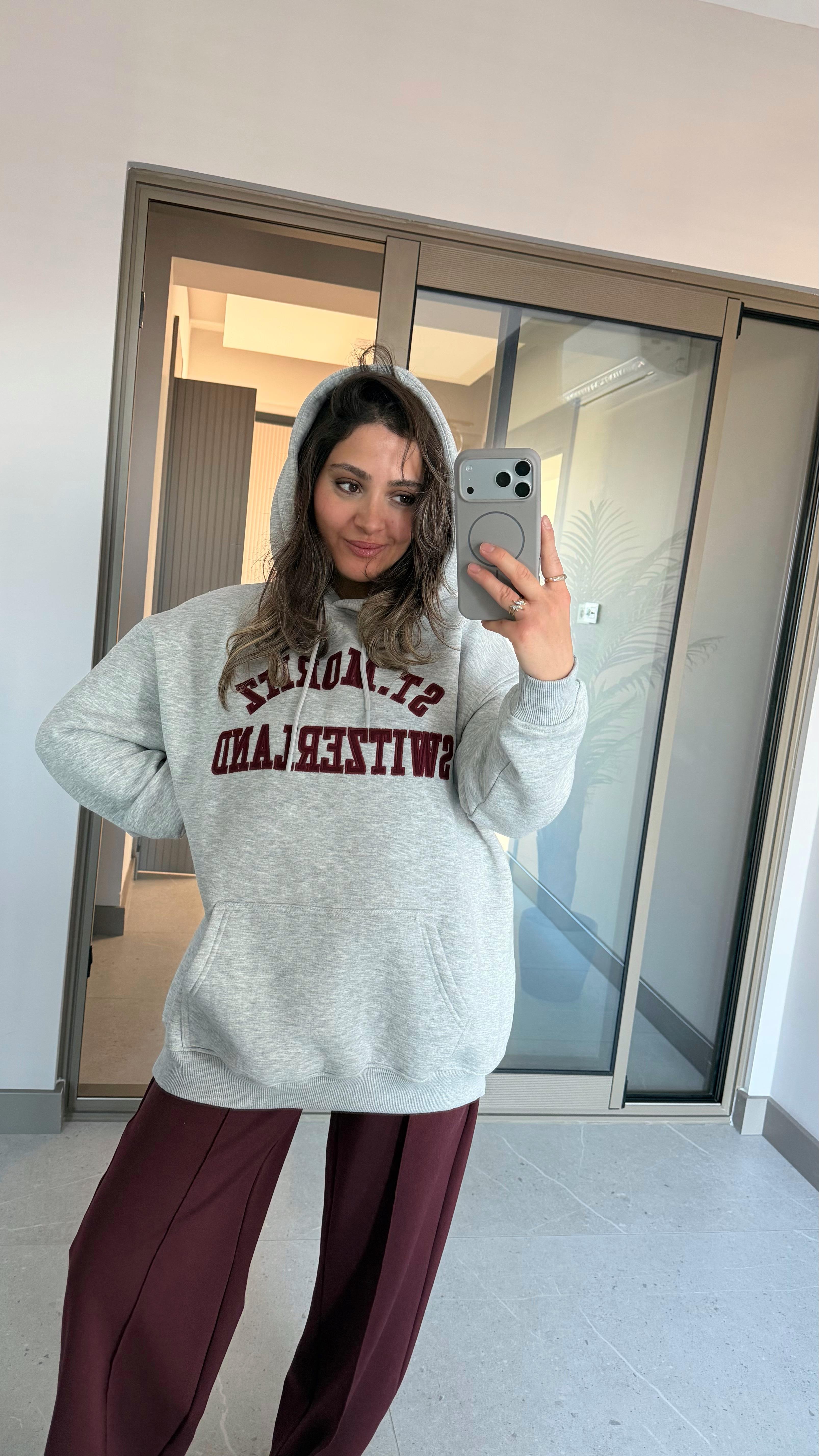 Nakış Desenli Cepli Sweatshirt