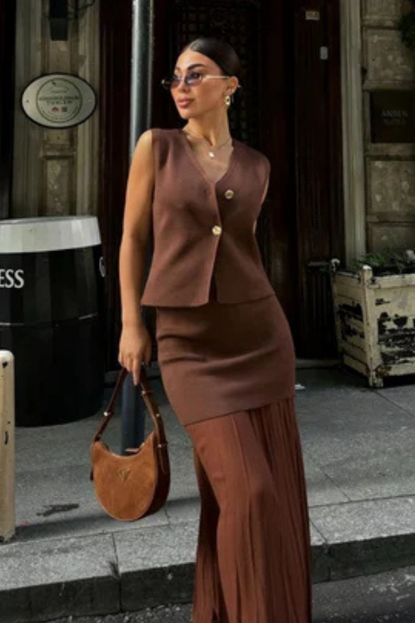 pleated skirt