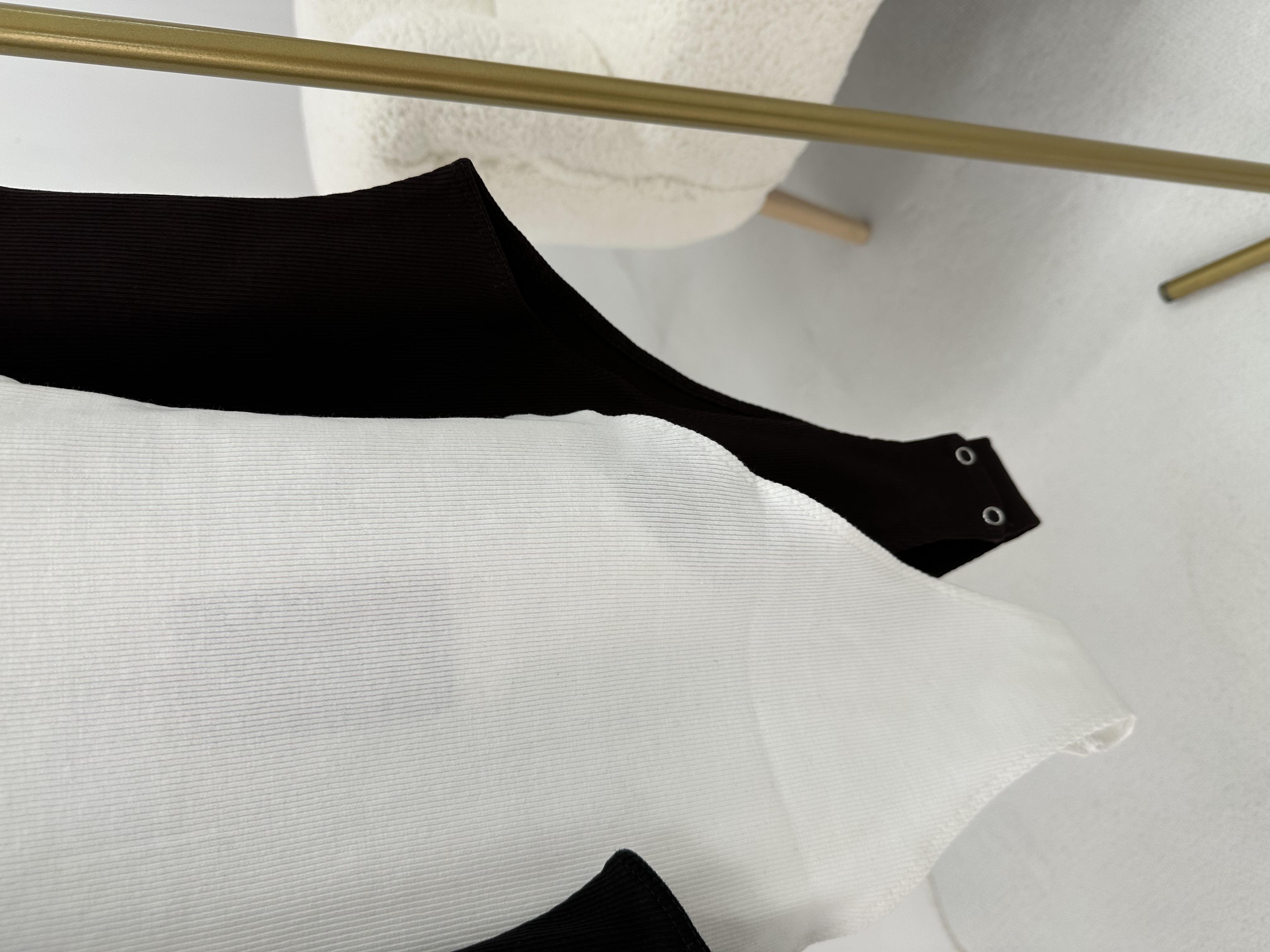 Beyaz bodysuit atlet 