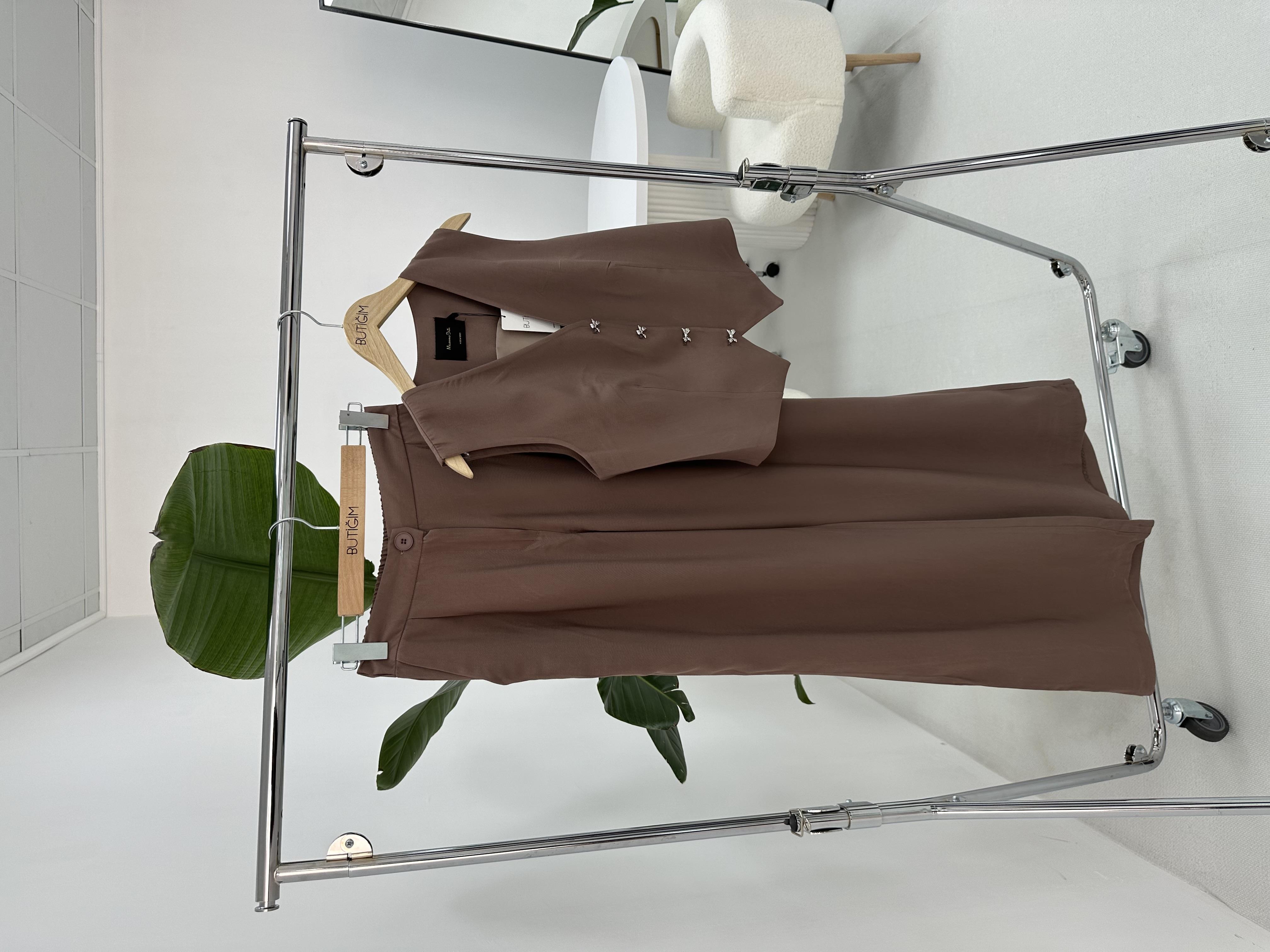Fiyonk Düğme Detaylı Kahverengi Yelek Pantolon Takım