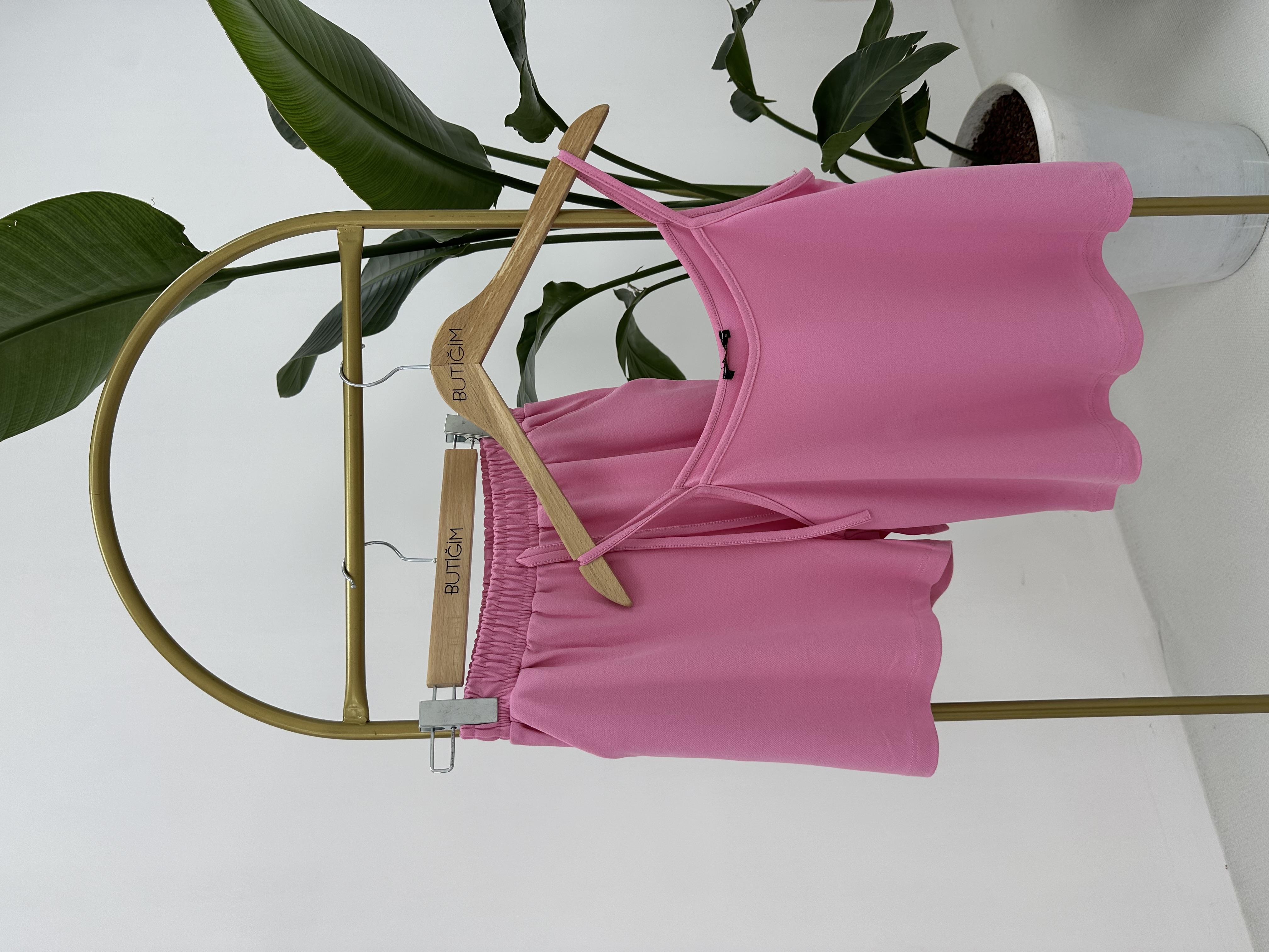 İnce Askılı Bluz Şortlu Pembe Takım