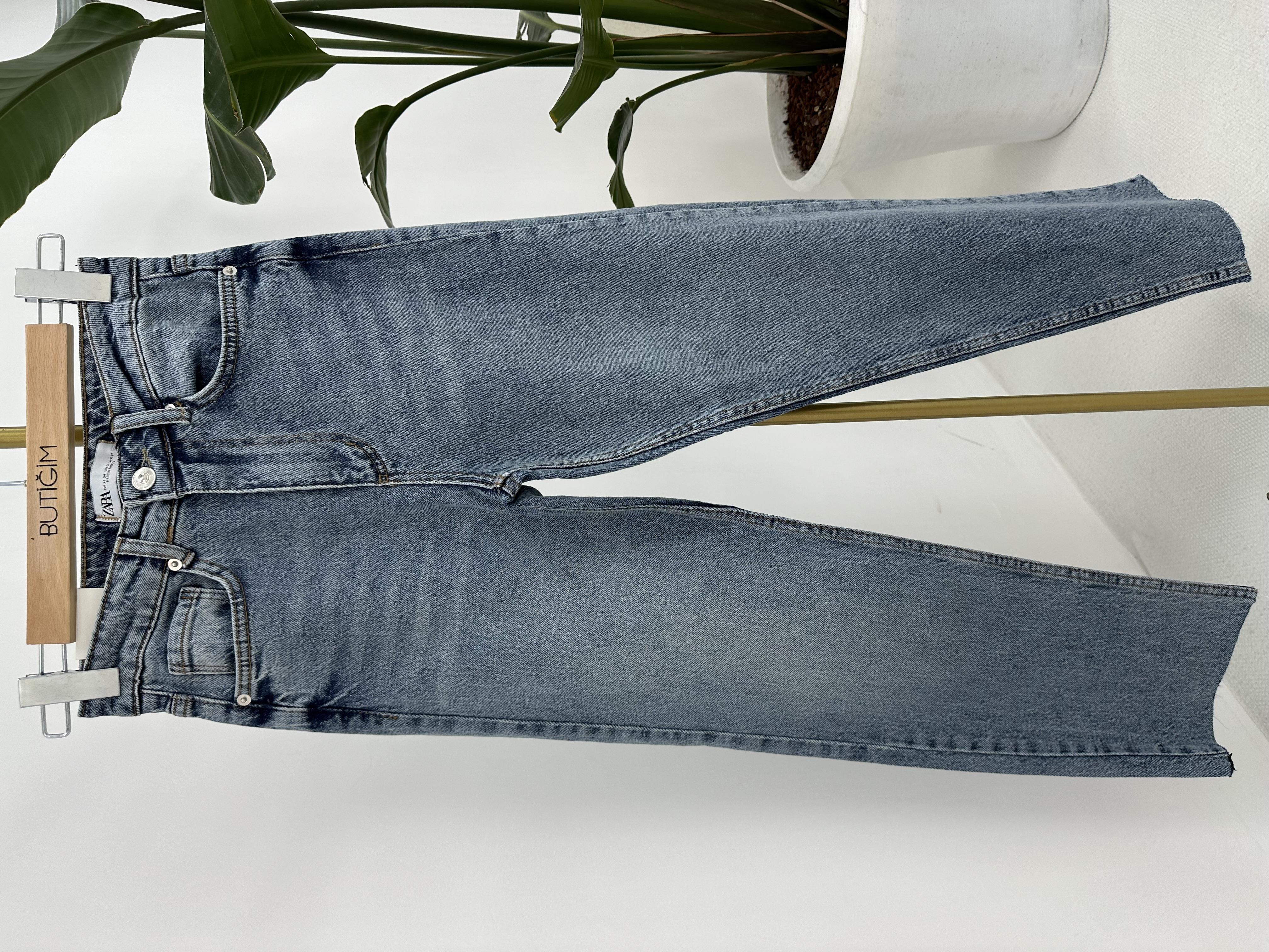 Kesik Paça Boyfit Açık Mavi Jean 
