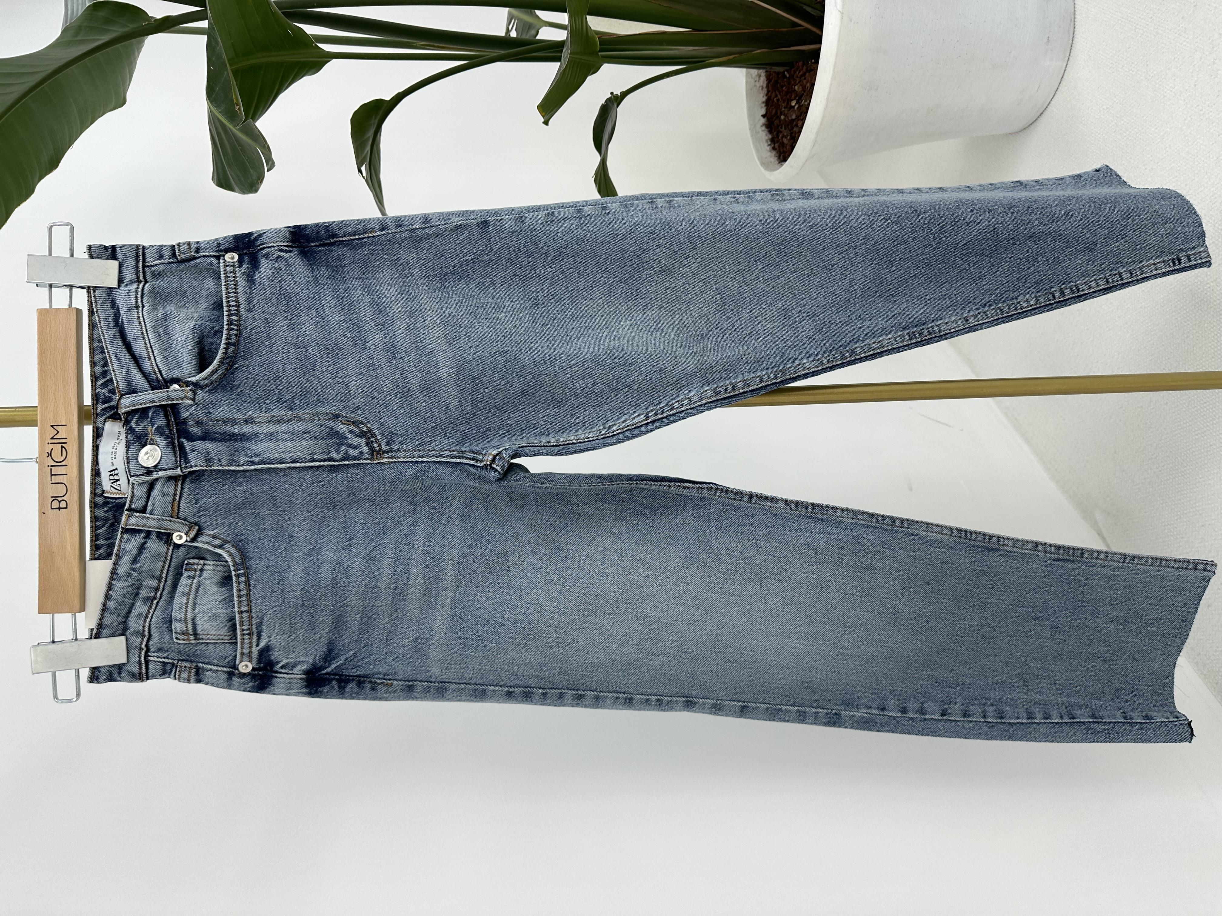 Kesik Paça Boyfit Açık Mavi Jean 