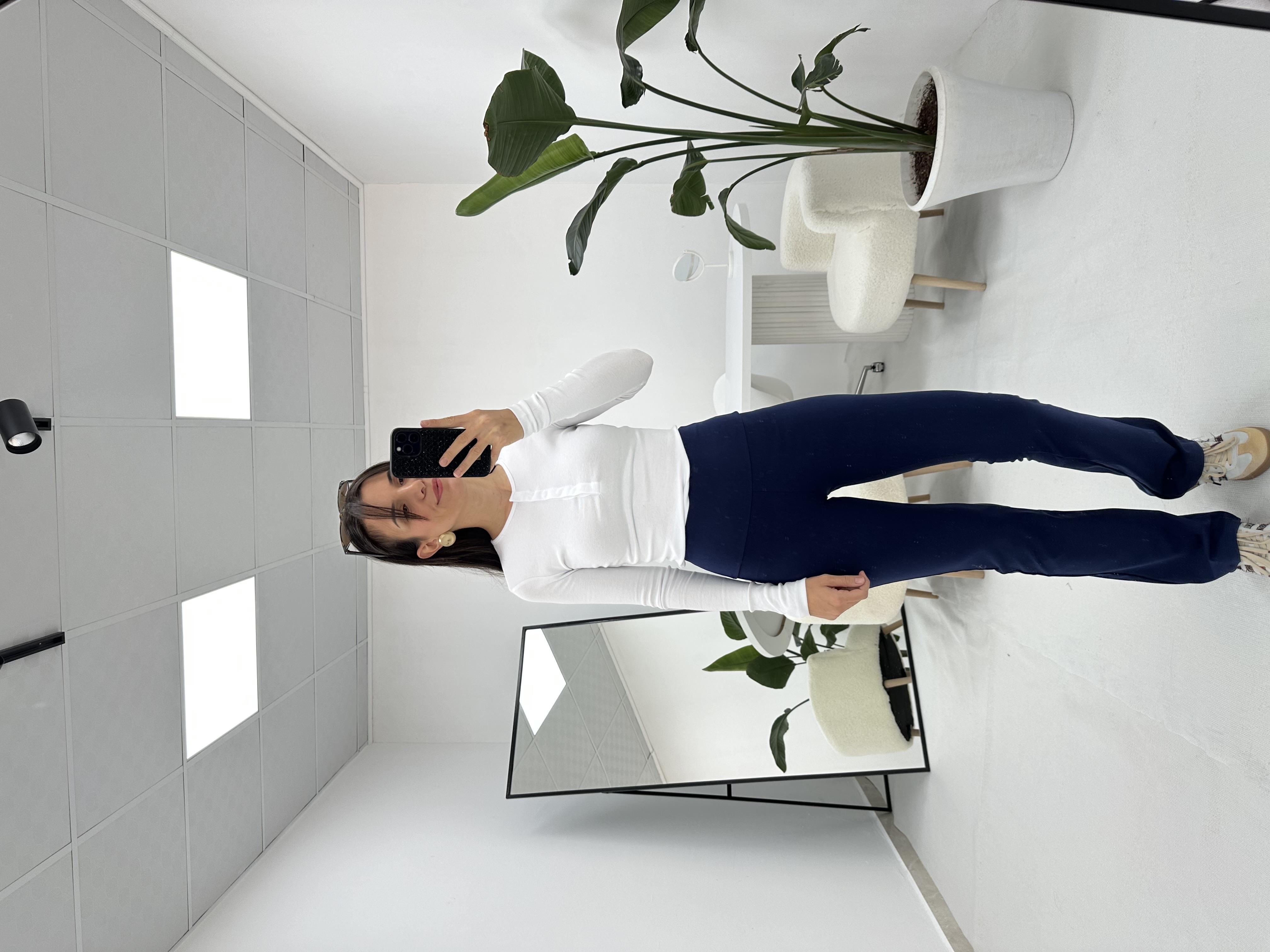 Önü Çıt Çıt Detaylı Beyaz Bluz