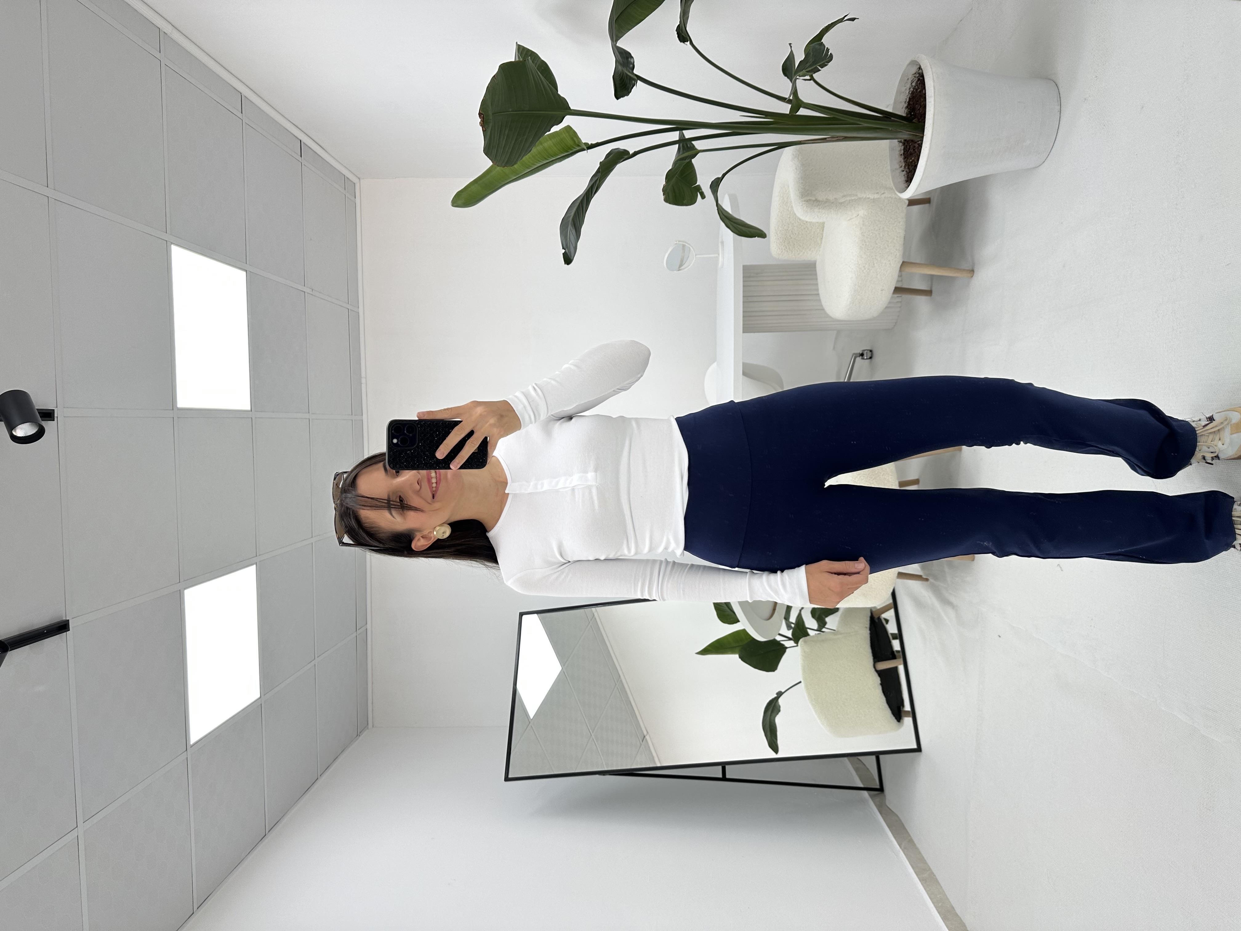 Önü Çıt Çıt Detaylı Beyaz Bluz