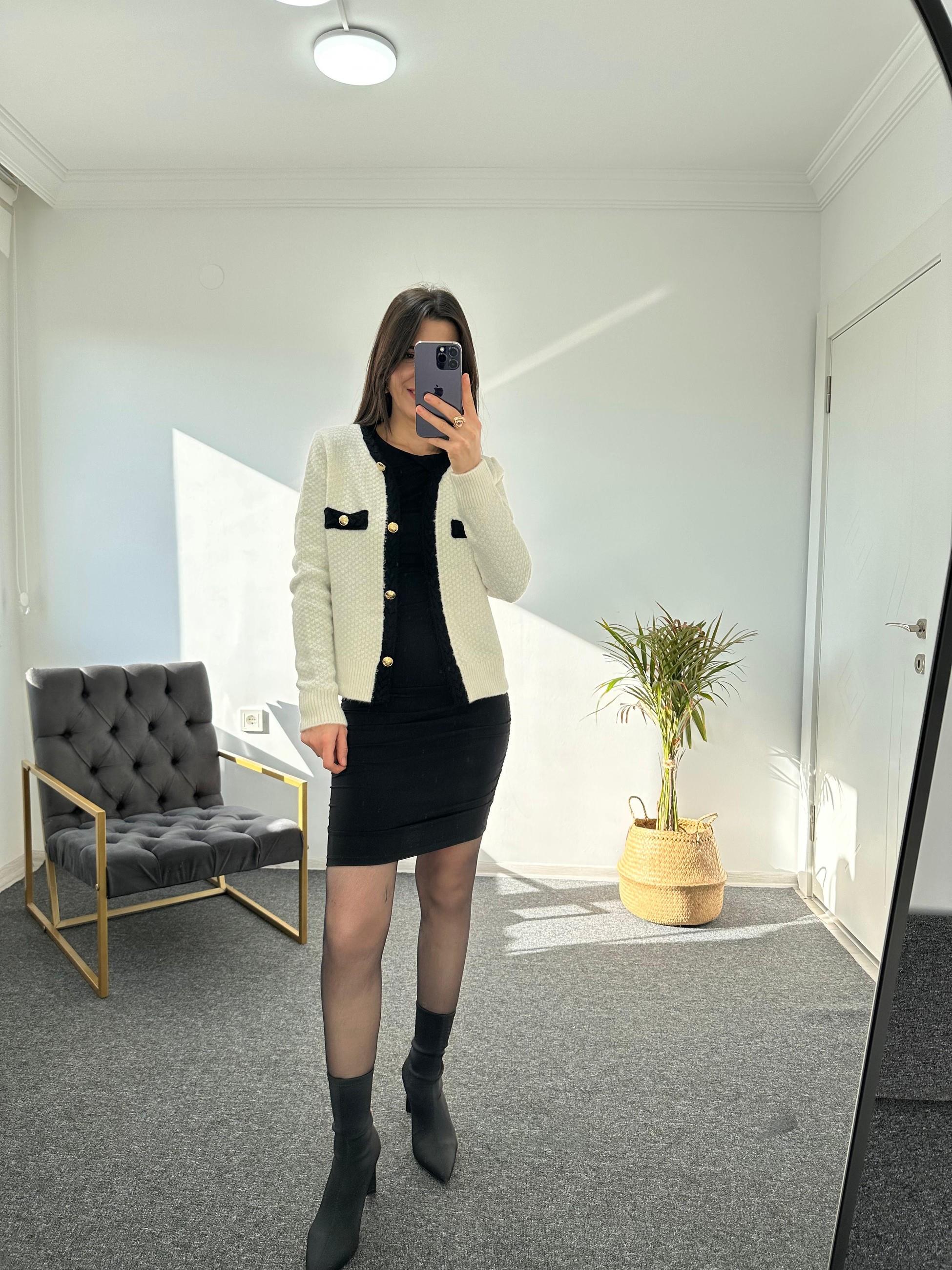 ÖRGÜ VE GOLD DÜĞME DETAYLI HIRKA