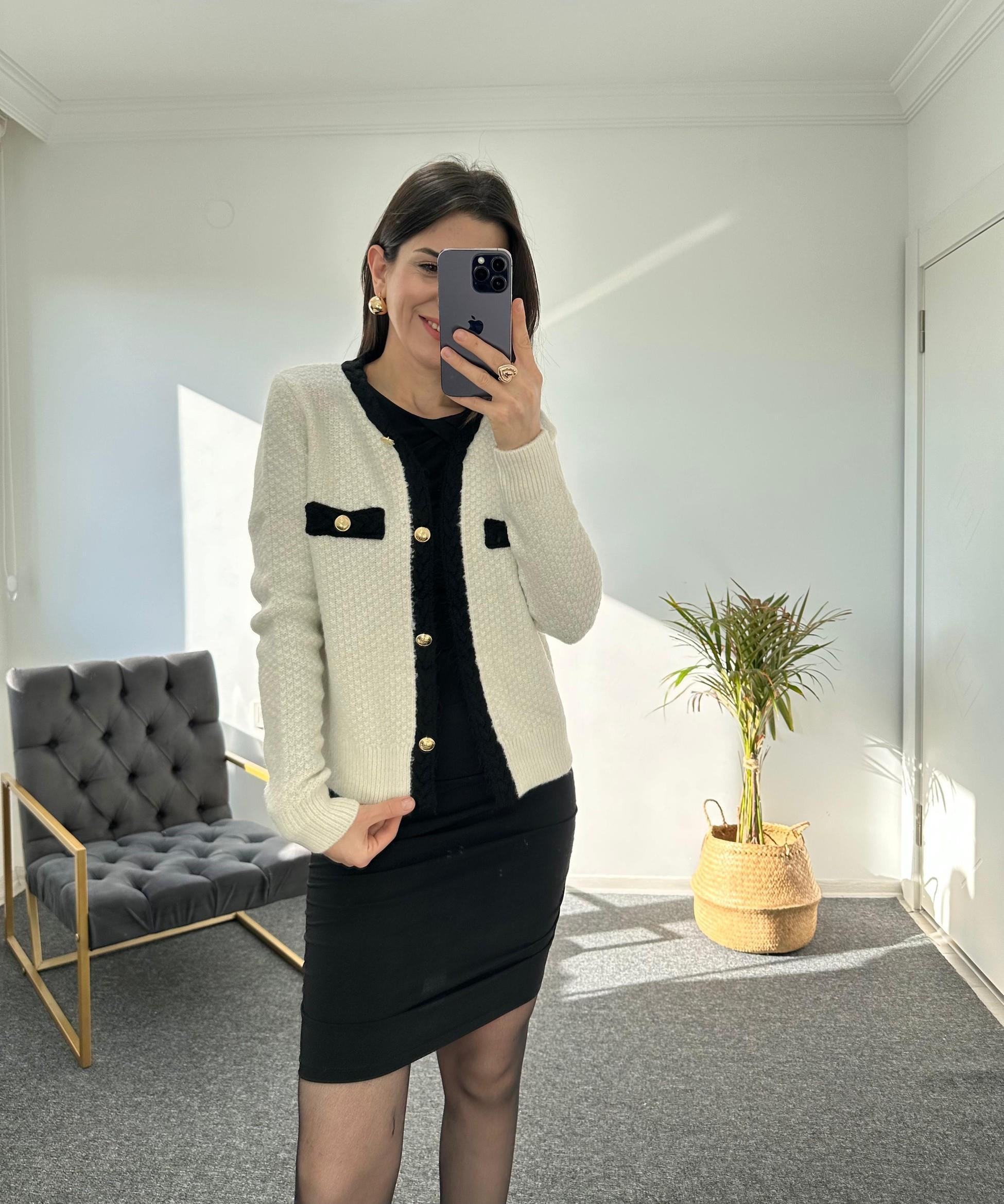 ÖRGÜ VE GOLD DÜĞME DETAYLI HIRKA