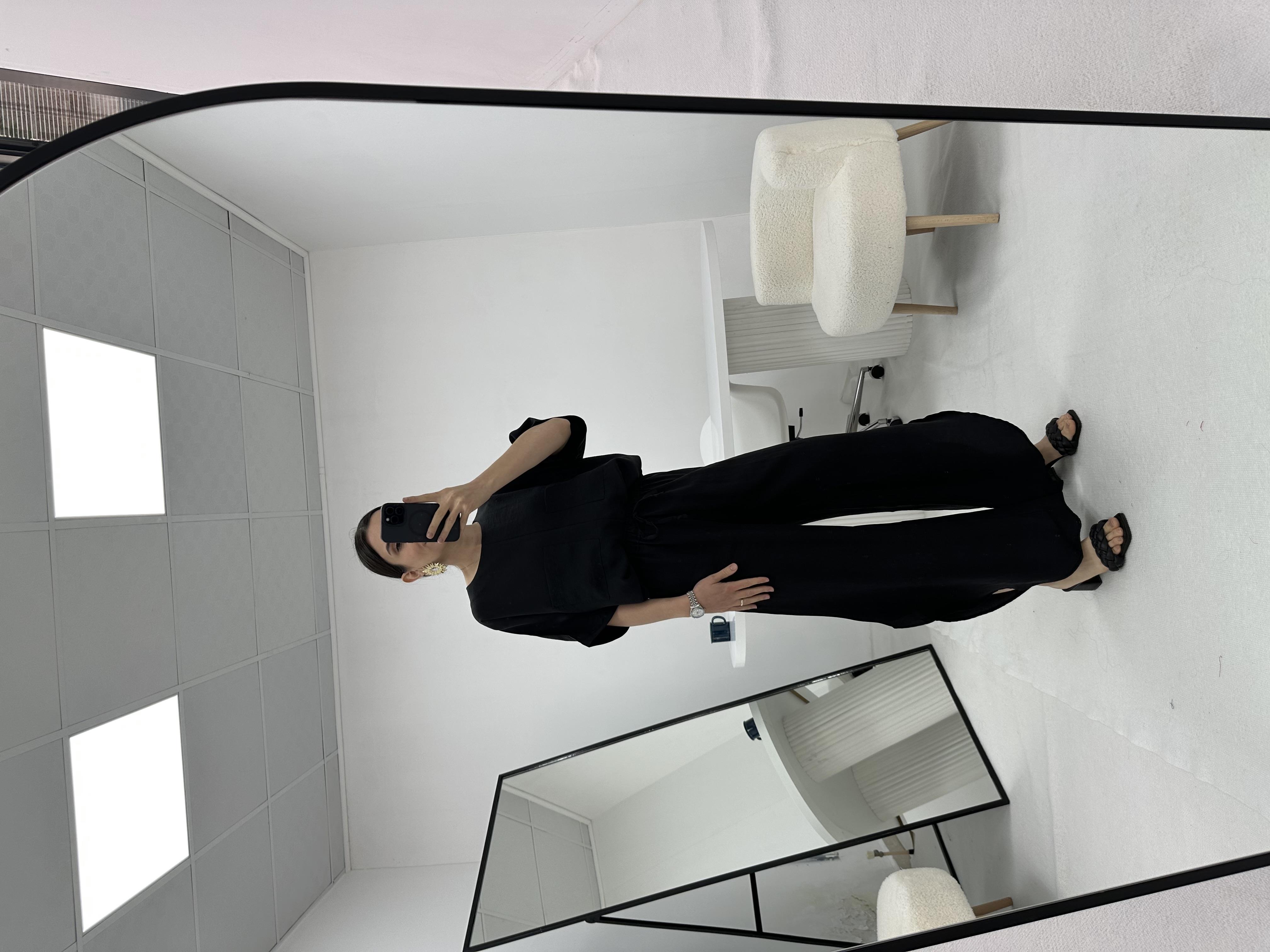 Oval Kesim Paça Detaylı Siyah  Takım 