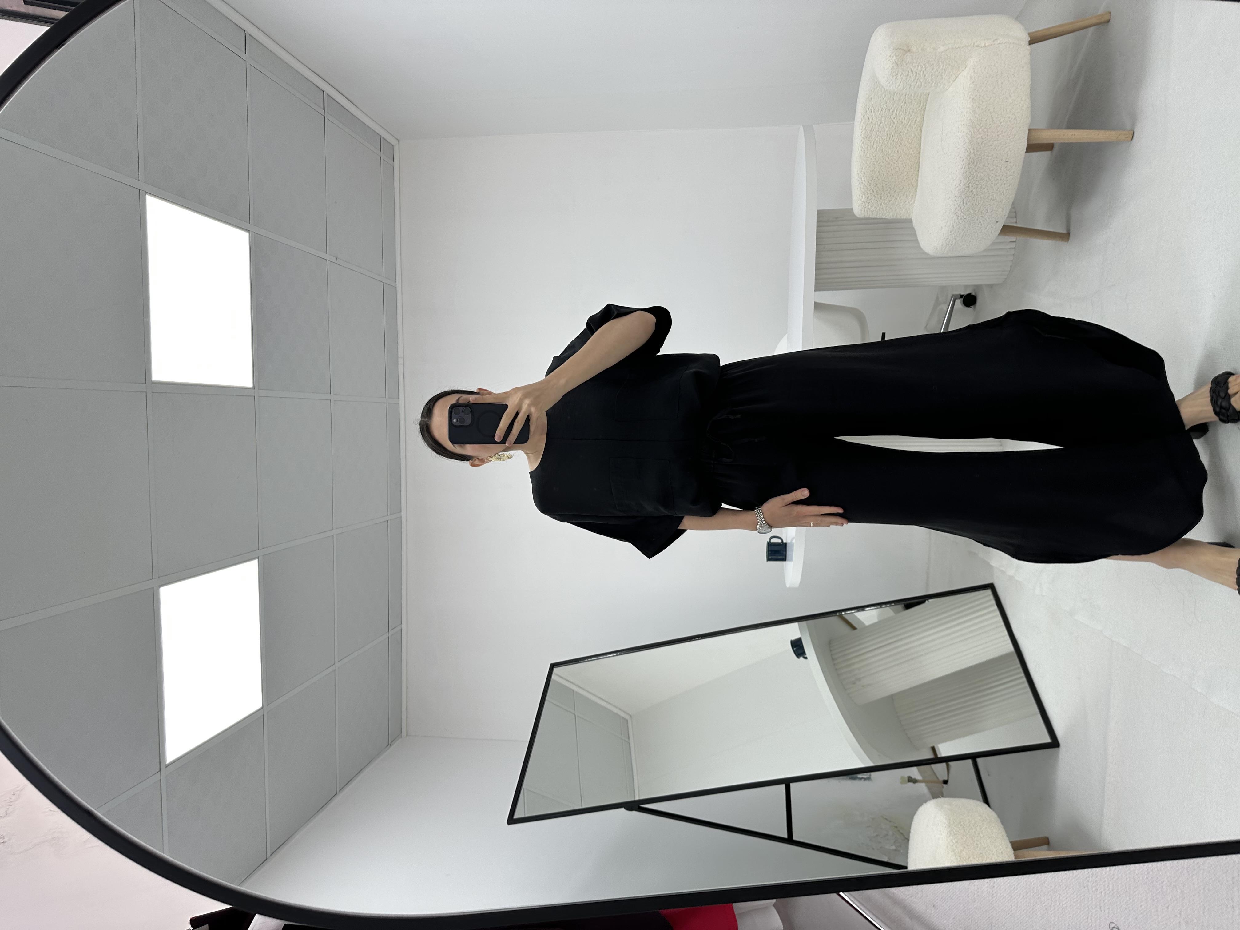 Oval Kesim Paça Detaylı Siyah  Takım 