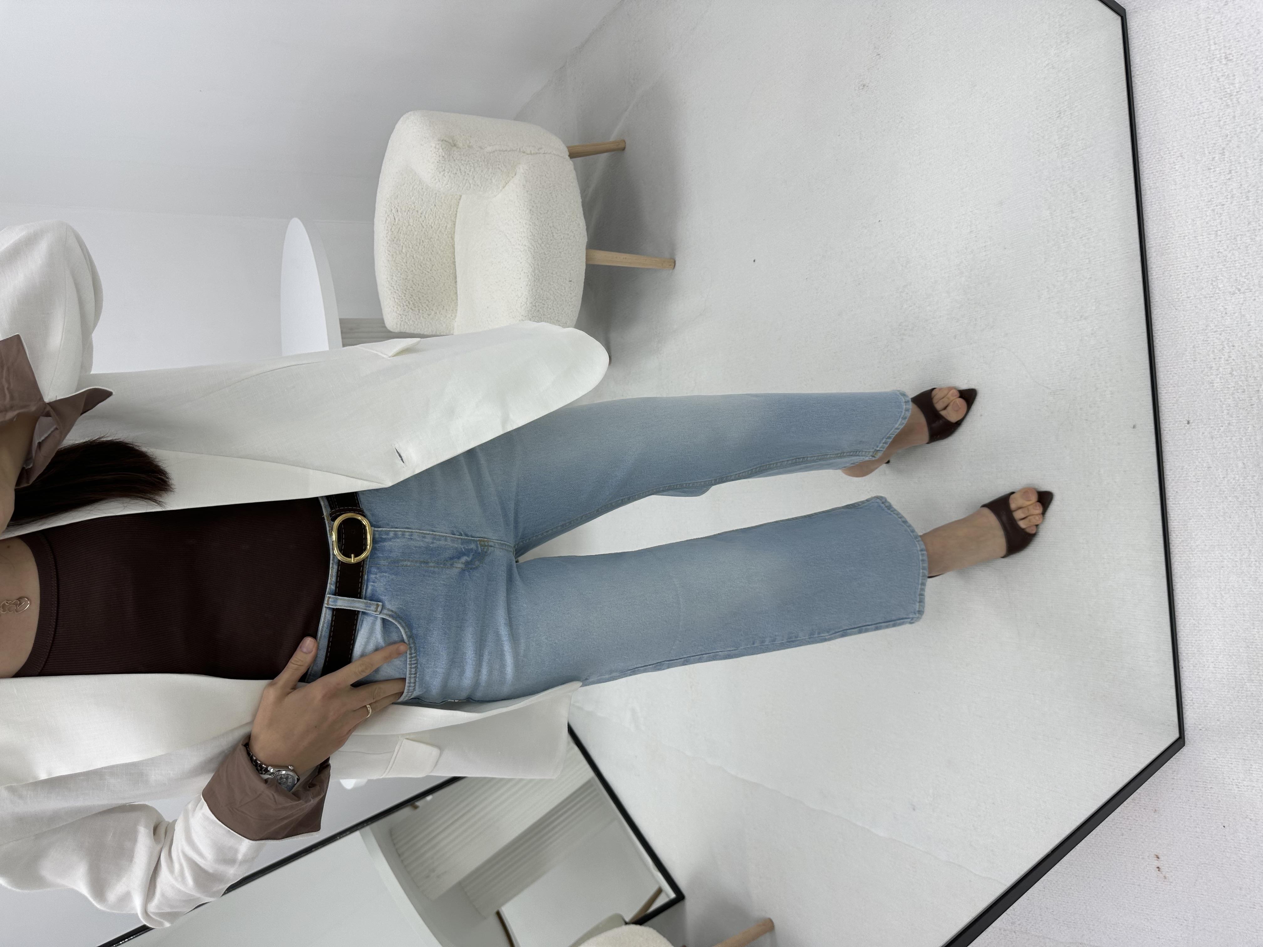 Süet Kemerli Açık Mavi Jean