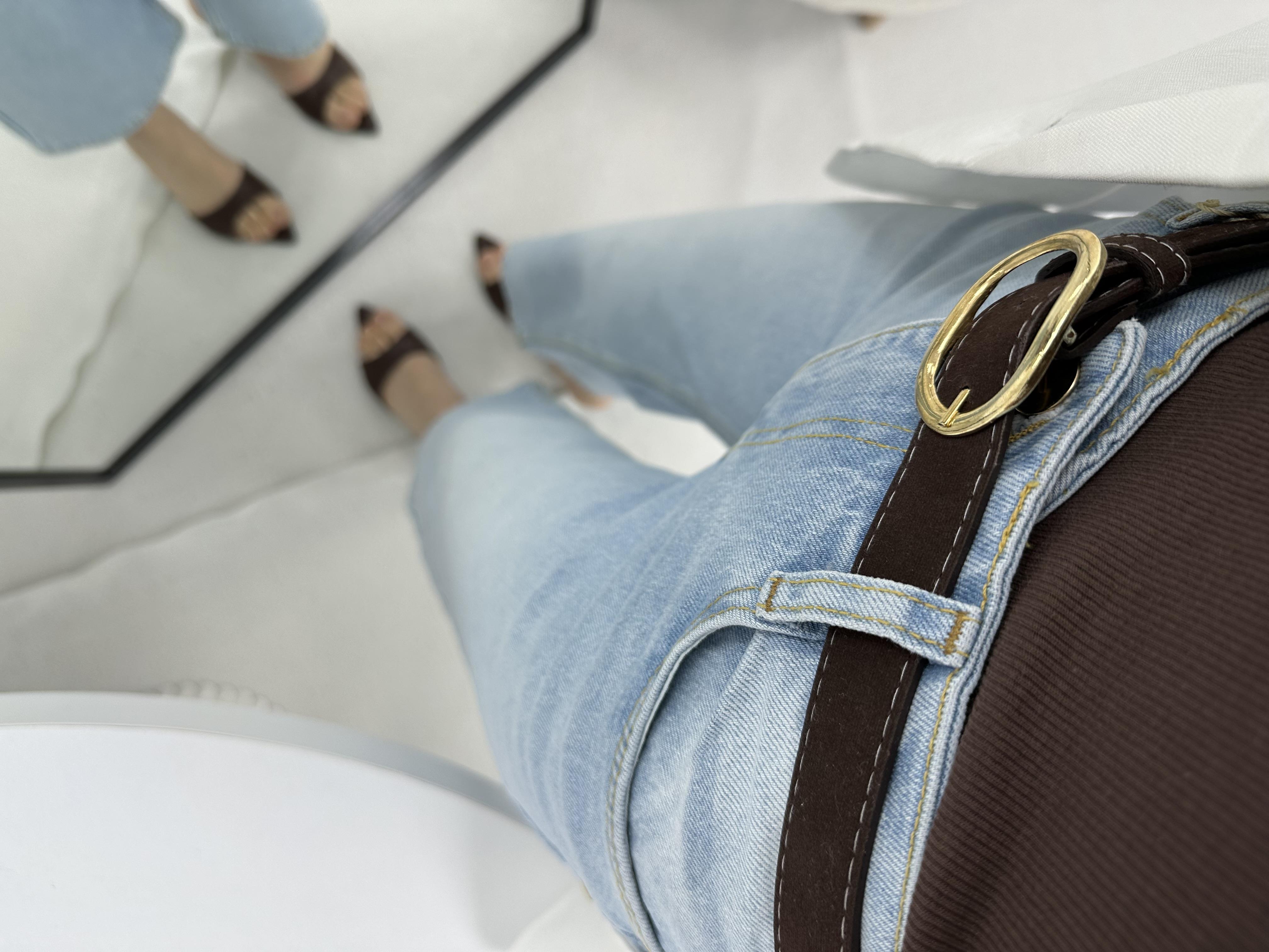Süet Kemerli Açık Mavi Jean