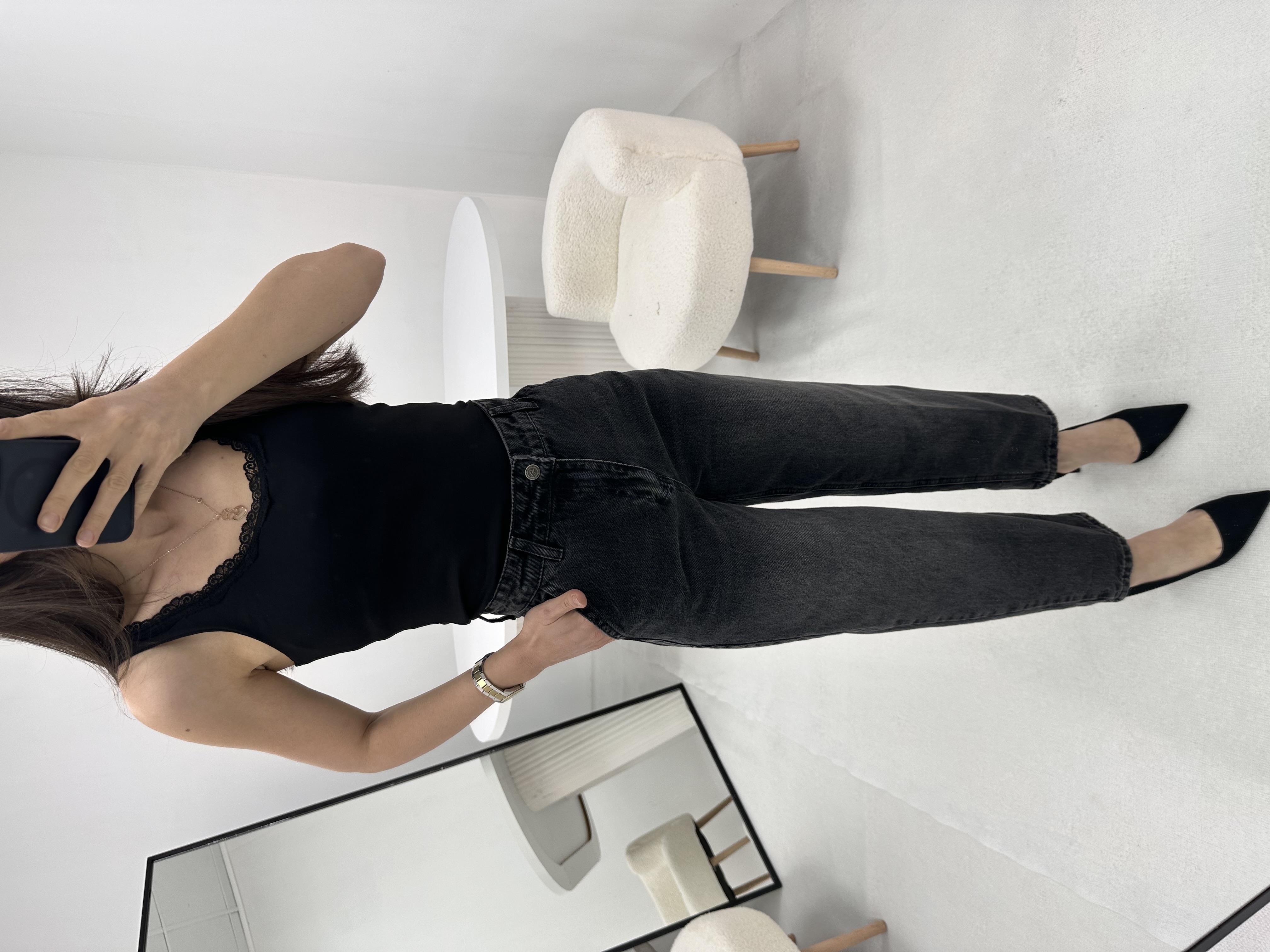 Yakası Dantel Detaylı Siyah Atlet