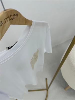 Cep Nakış Detaylı Beyaz T-shirt 