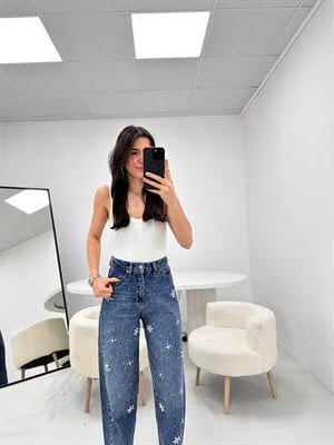 Çiçek Taş Detaylı Koyu Mavi Jean Pantolon