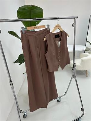 Fiyonk Düğme Detaylı Kahverengi Yelek Pantolon Takım