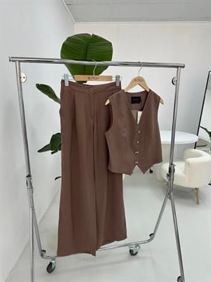 Fiyonk Düğme Detaylı Kahverengi Yelek Pantolon Takım