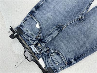 Kesik Paça Açık Mavi Jean 