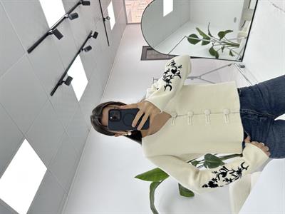 Kolu Nakış Detaylı Ekru Hırka