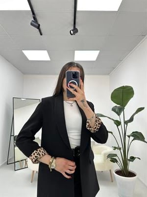 Leopar Astarlı Siyah Ceket