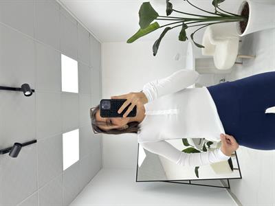 Önü Çıt Çıt Detaylı Beyaz Bluz
