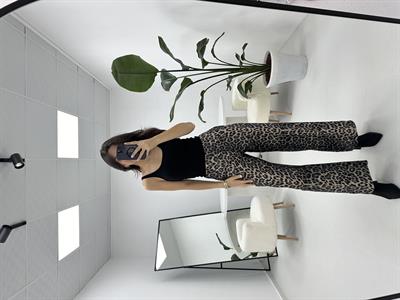 Önü Dikiş Detaylı Leopar Bol Paça Pantolon