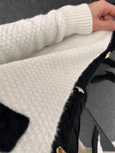 ÖRGÜ VE GOLD DÜĞME DETAYLI HIRKA
