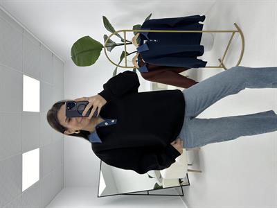 Siyah Yakası Kot Detaylı Şardonlu Sweatshirt