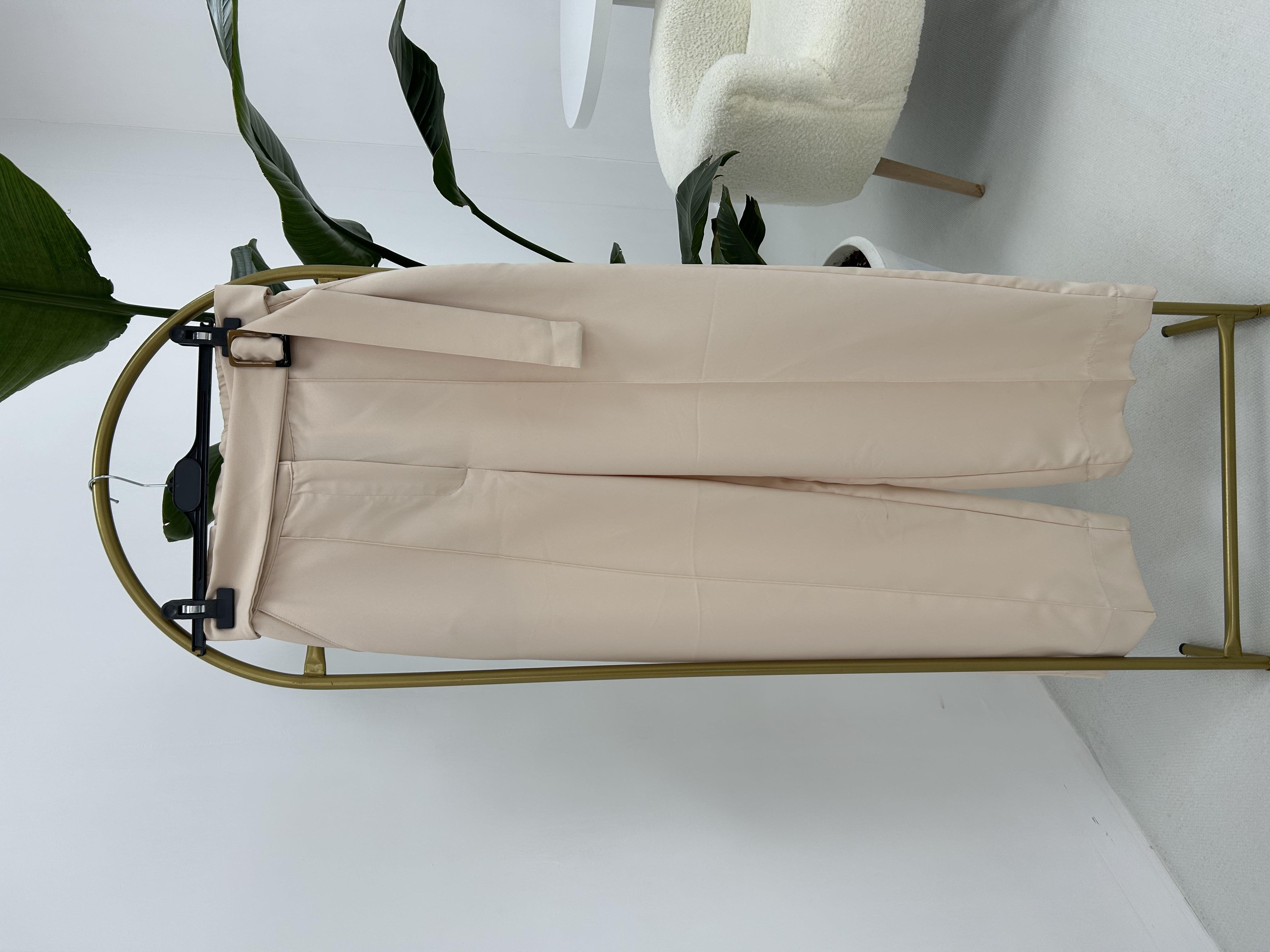 Beli Kemer Detaylı Taş Pantolon 