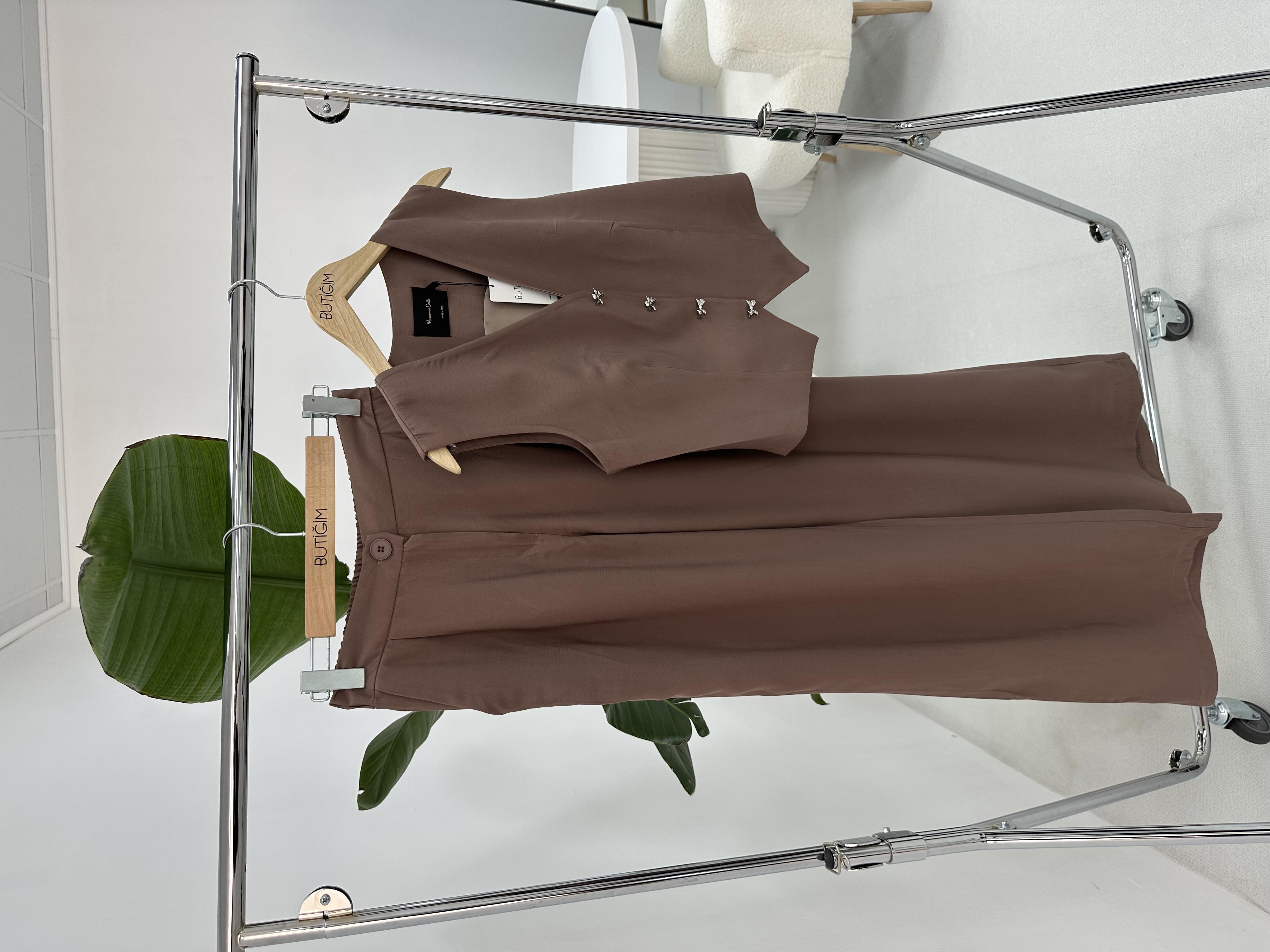 Fiyonk Düğme Detaylı Kahverengi Yelek Pantolon Takım