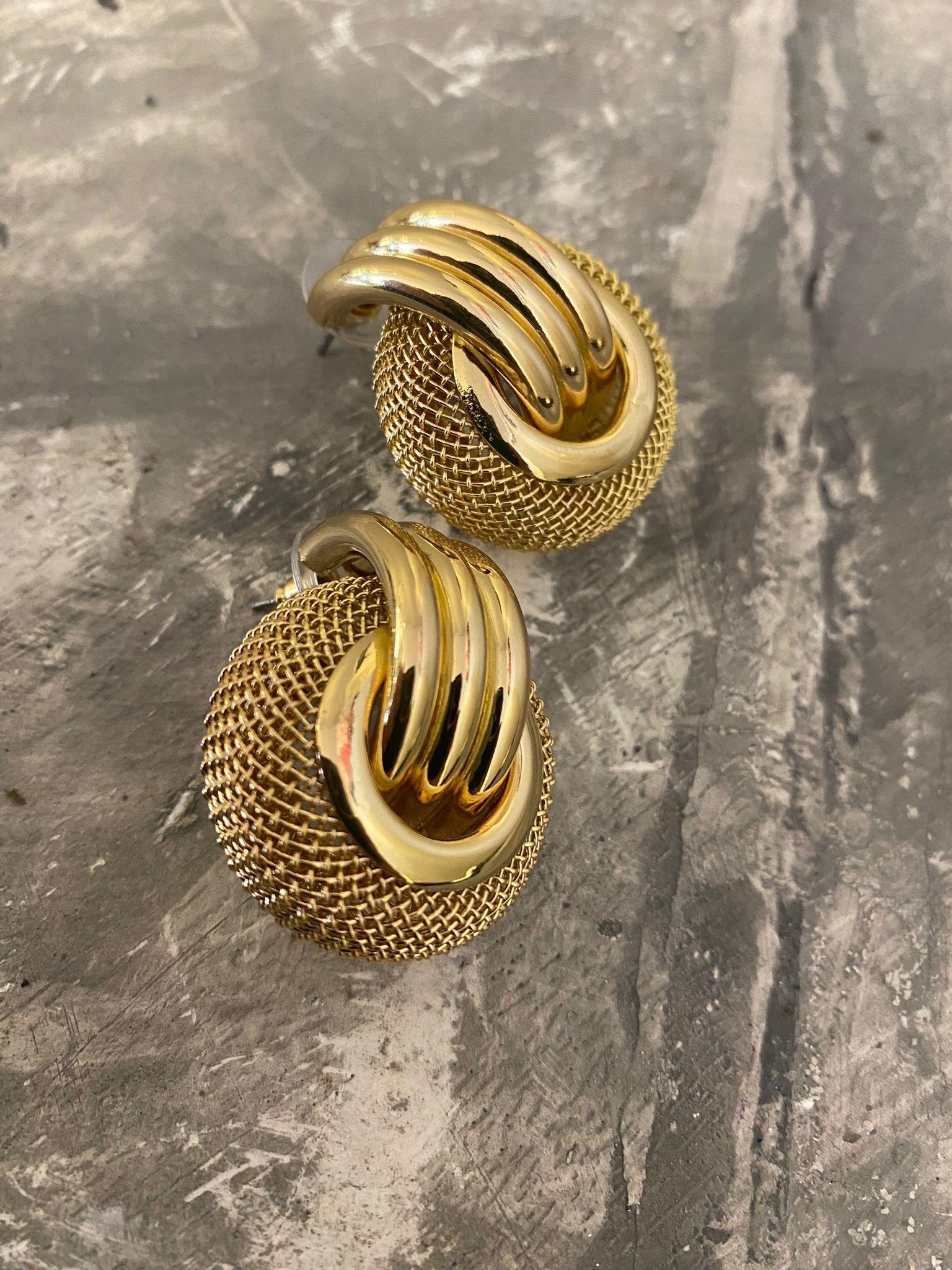 GOLD HASIR DETAYLI PLAKA DAİRE KÜPE