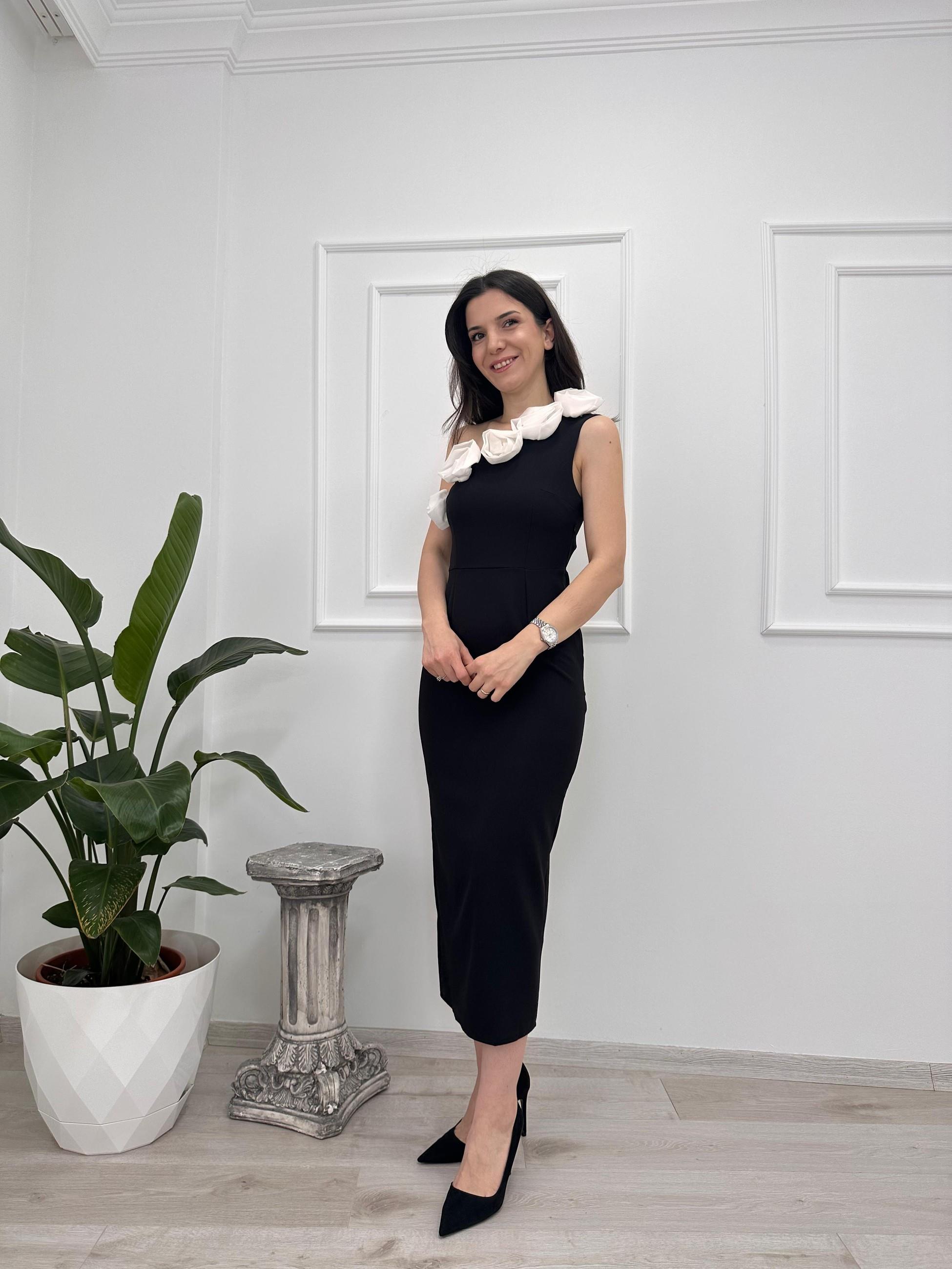 GÜL DETAYLI TEK OMUZ ELBİSE 