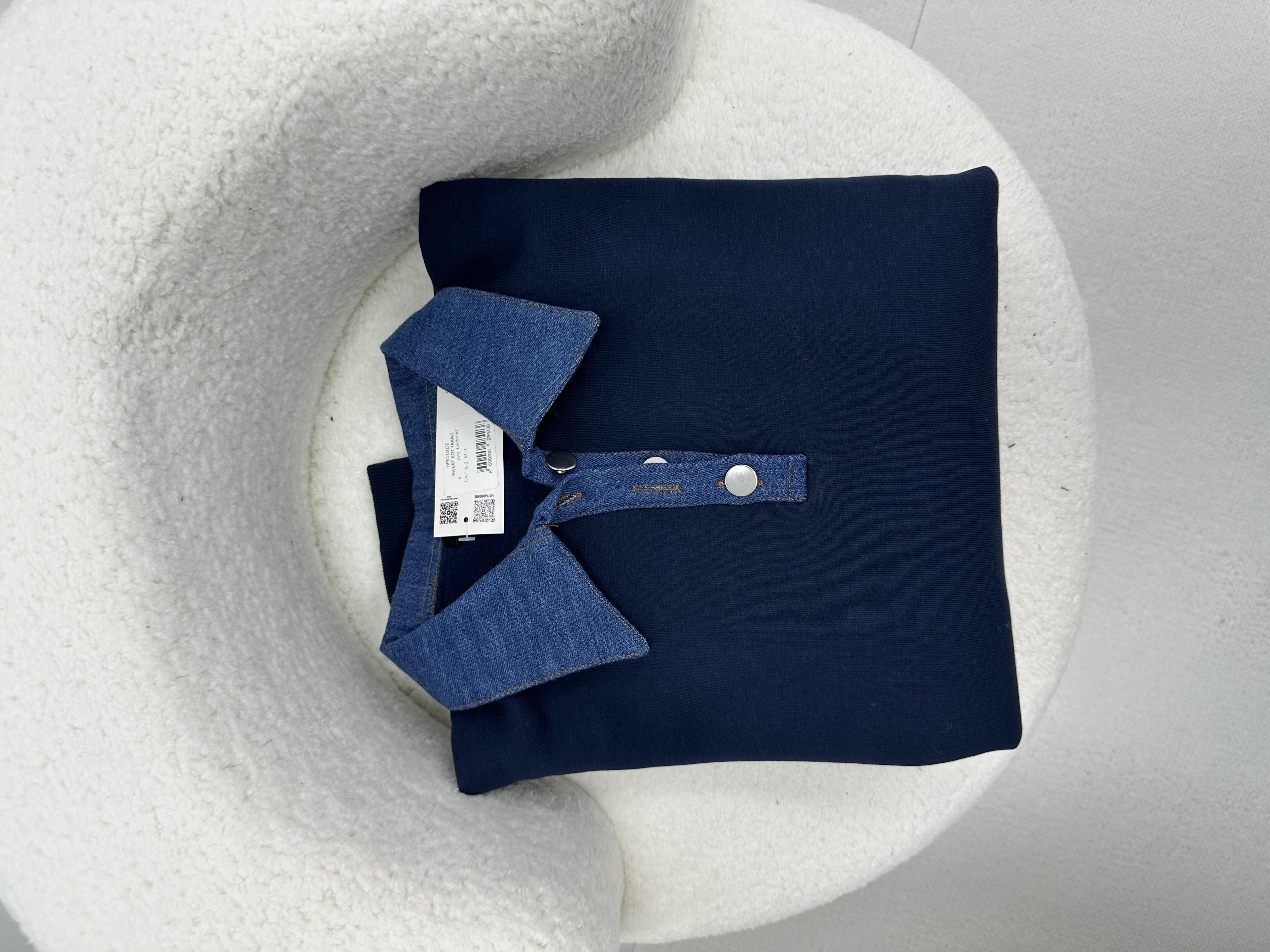 Lacivert Yakası Kot Detaylı Şardonlu Sweatshirt