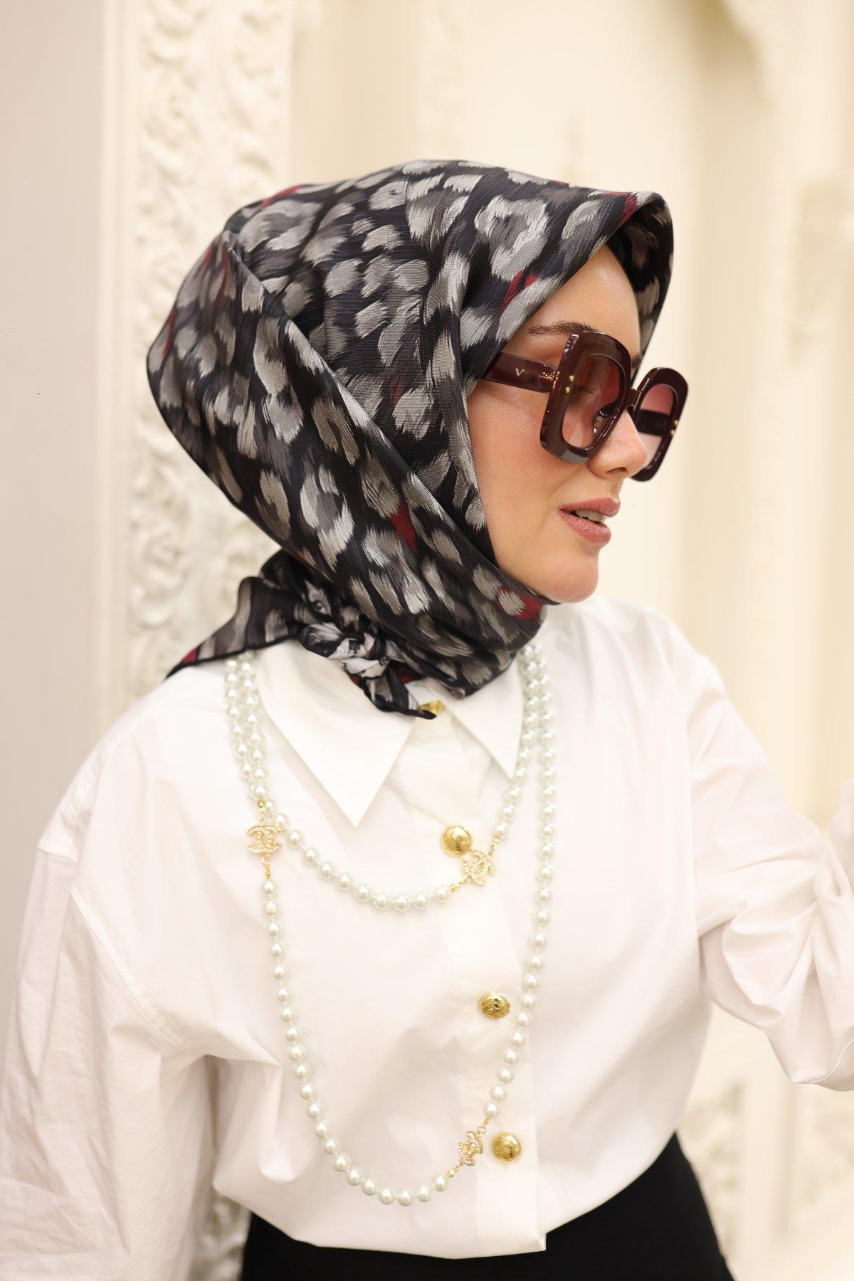 Silk Home Siyah Gri Leopar Desenli Tivil İpek Eşarp-11451-35-KVS0521