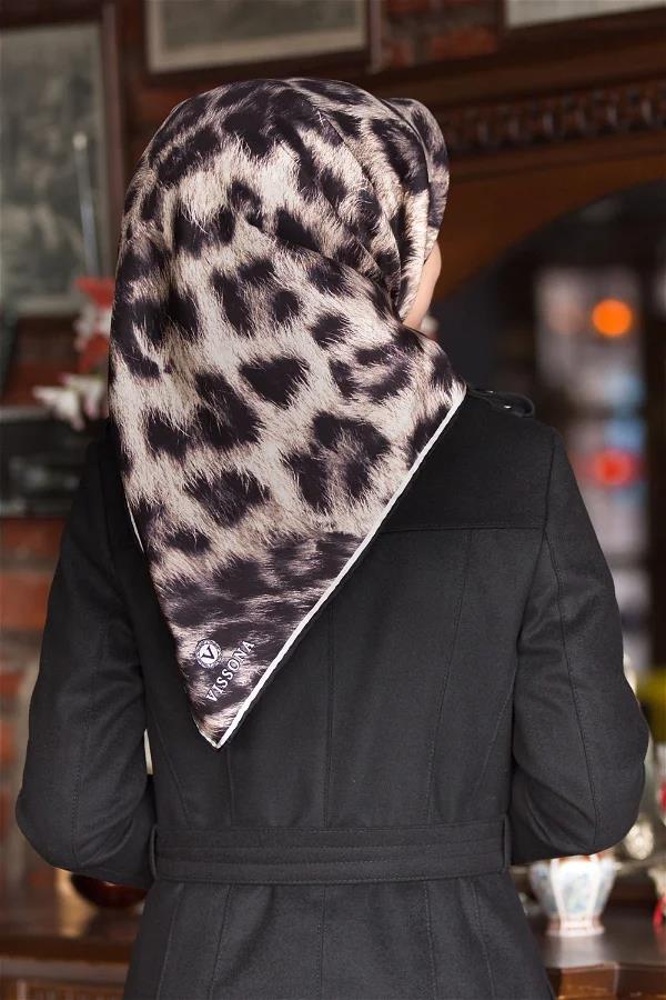 Vissona Siyah Bej Leopar Desenli Tivil İpek Eşarp-6214-0004-0001