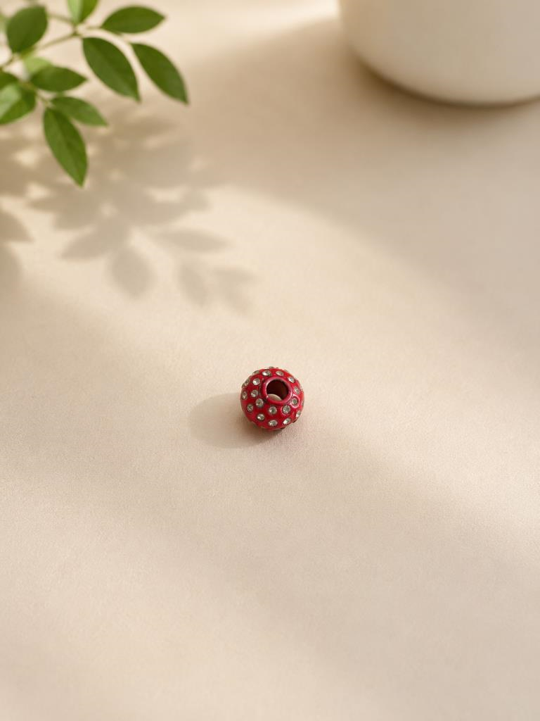 Kırmızı Taşlı Charm Boncuk Kadın Bileklik Aparatı Modern Şık Tasarım