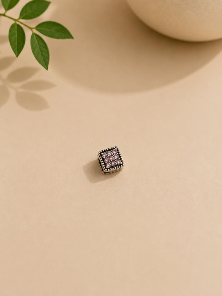  Kare Taşlı Charm Boncuk Kadın Bileklik Aparatı Modern Şık Tasarım