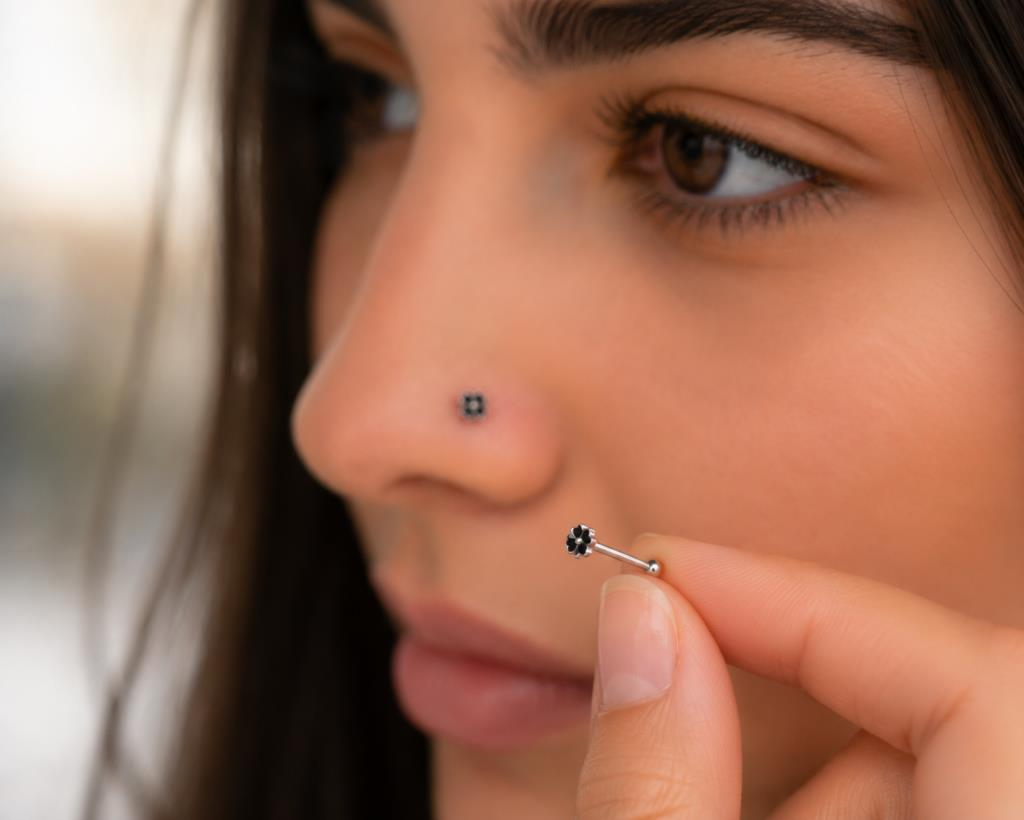 925 Ayar Gümüş Burun Hızması Siyah Çiçek Desenli Minimal Nose Stud Kadın Erkek Unisex 8 mm 