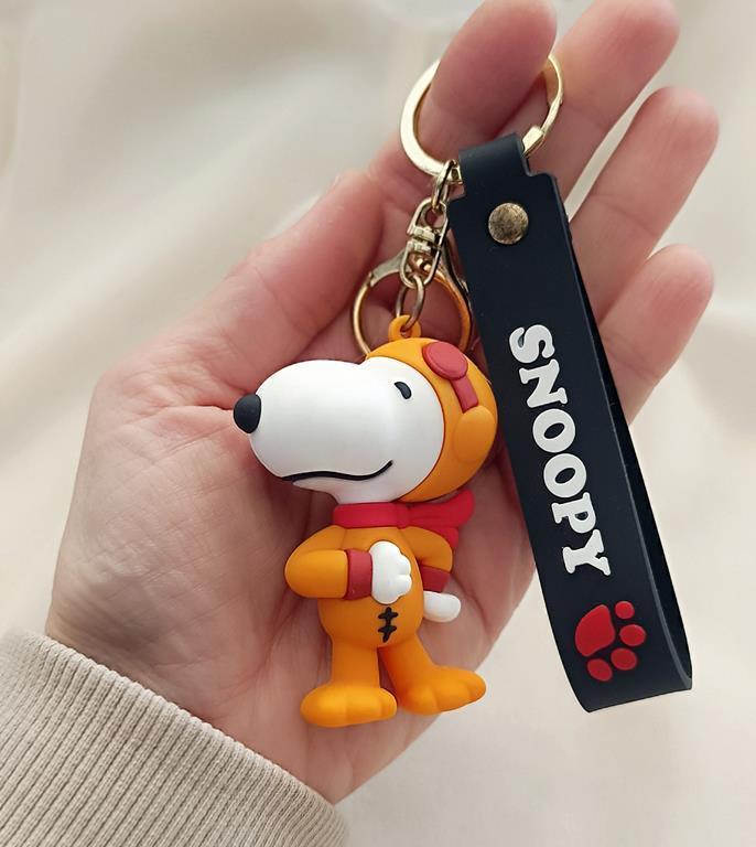 Anahtarlık Snoopy Köpek Charlie Brown Silikon Araba Çanta Süsü Karakter Figür Oyuncak Aksesuar 
