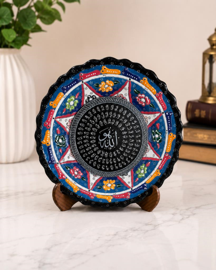 Esmaül Hüsna Çini Tabak – 25 cm Dekoratif El Yapımı Duvar ve Masa Süsü
