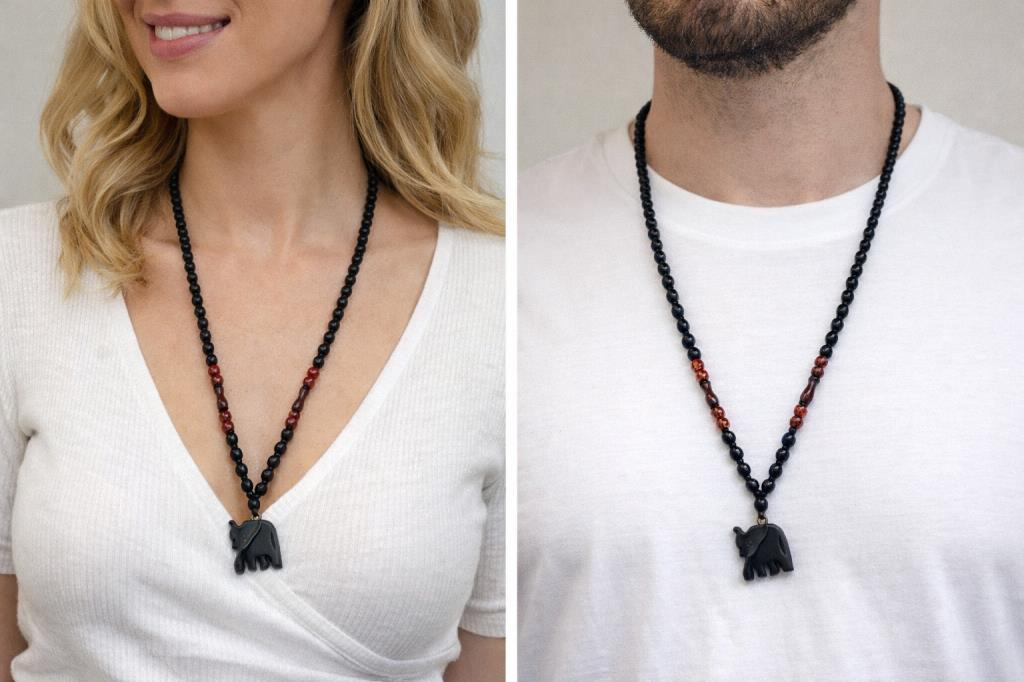 Fil Figürlü Tasarım Kolye – Siyah & Kırmızı Boncuk Detaylı, Unisex Şık Stil (33.5 cm)