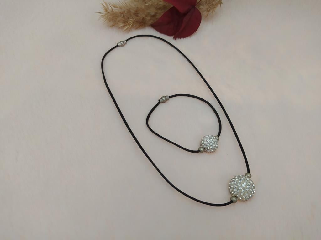 Hdmarketim Swarovski Taşlı Kaucuk Bileklikli Kolye