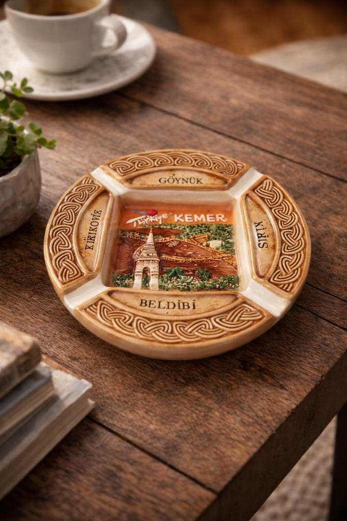 Kemer Temalı Seramik Küllük – Dekoratif Hediyelik, Vintage Masa Üstü Aksesuar (12 cm)