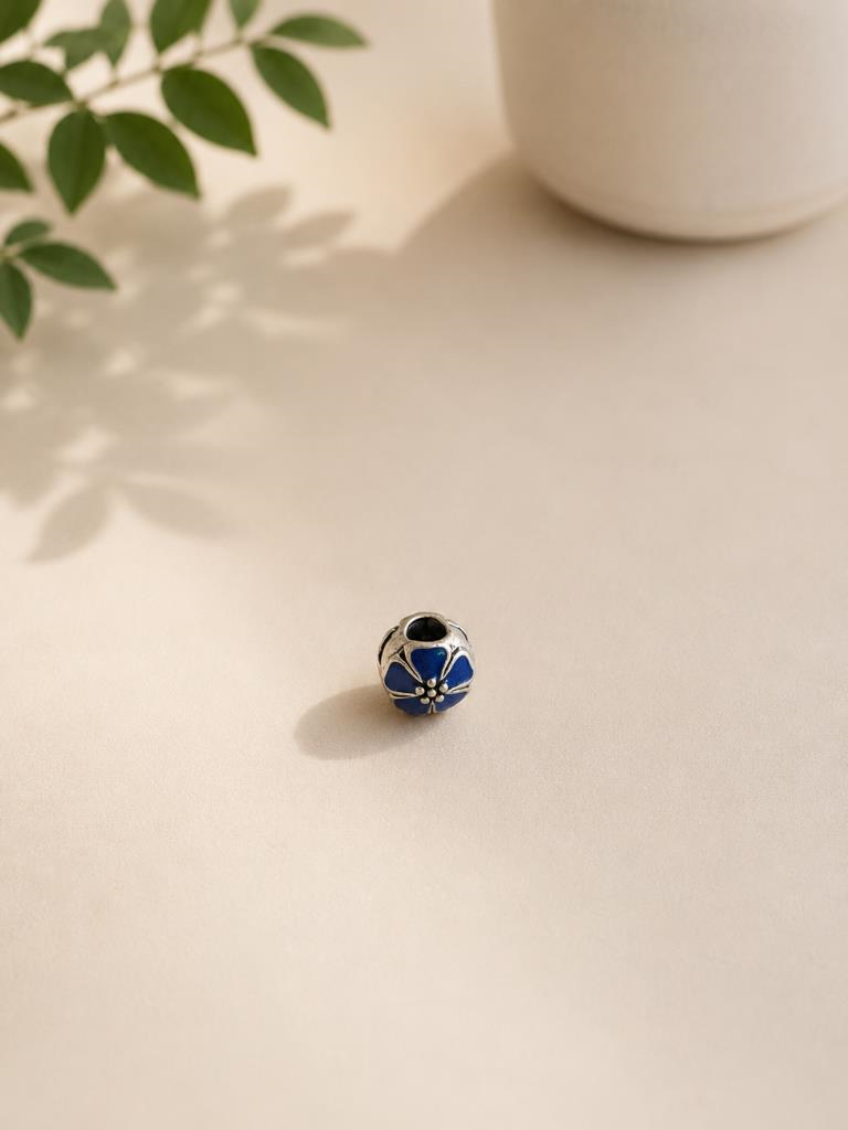 Mavi Çiçekli Charm Boncuk Kadın Bileklik Aparatı Modern Şık Tasarım