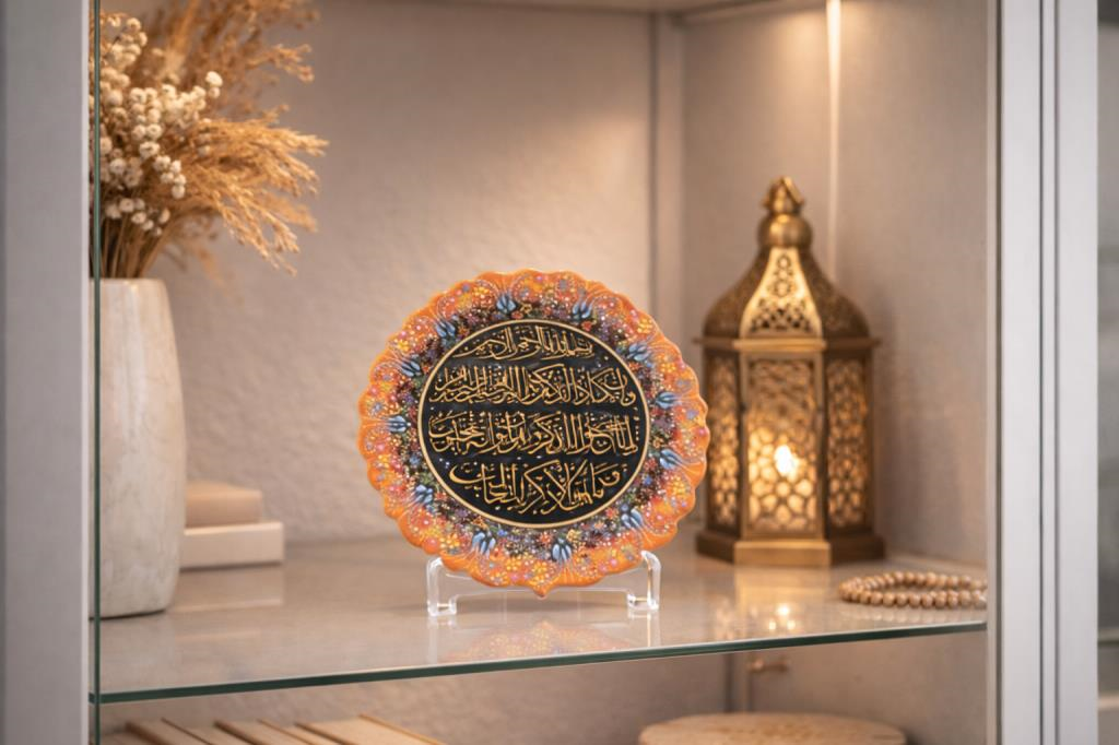 Nazar Duası Dekoratif Tabak – Duvara Asılabilir ve Masa Üstü Standlı İslami Duvar Süsü – Çini Desenli Dini Dekor