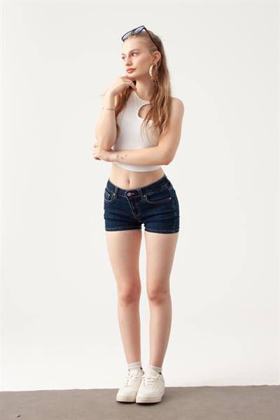 K. Kot Rengi Mini Denim Şort