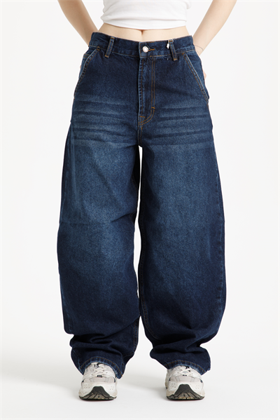 Koyu İndigo Taşlamalı Skater Jean