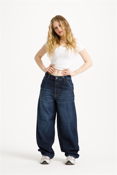 Koyu İndigo Taşlamalı Skater Jean