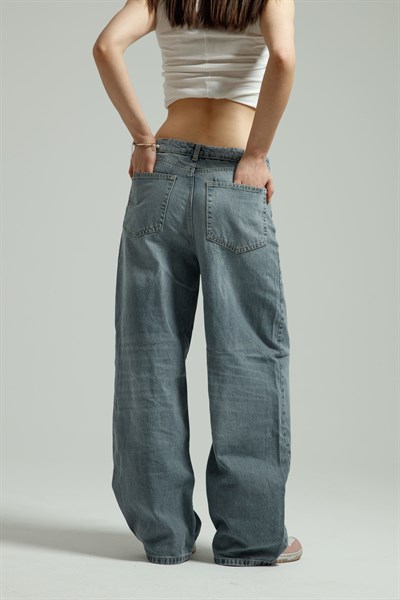 Soluk Mavi Ters Kemer Straight Jean