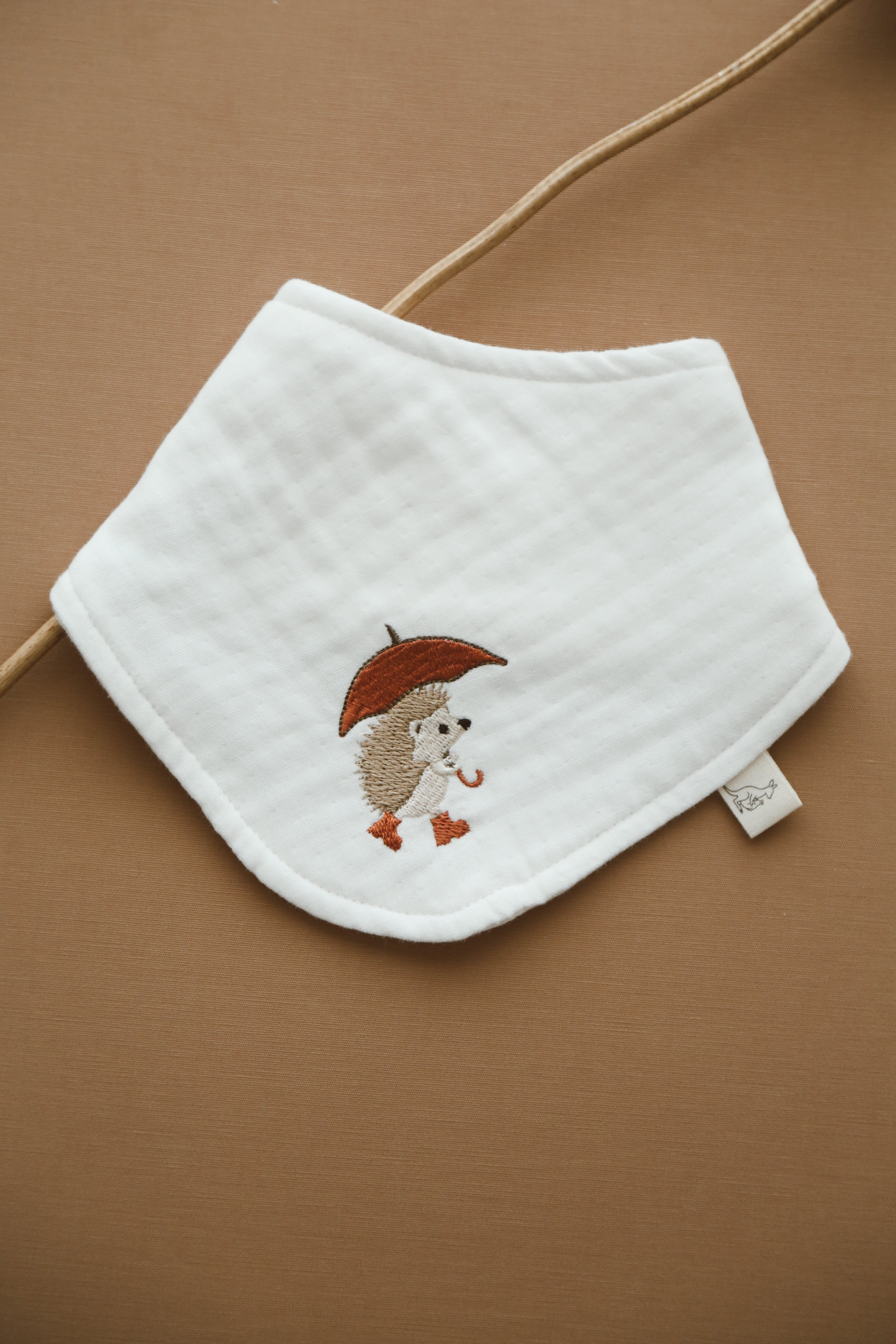DERY BABY Kirpi Nakışlı Müslin Fular Önlük